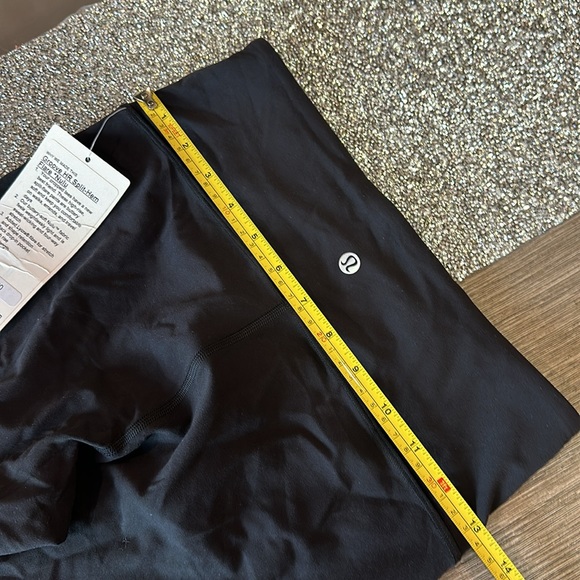 Lululemon Groove Super-High-Rise Split-Hem Flare Pant *Nulu
Black size 6 NWT - Picture 4 of 5